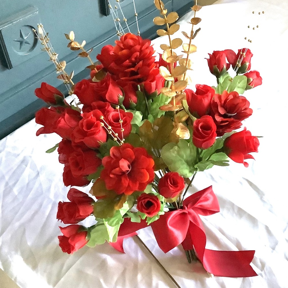 Red rosebuds, red blooms, gold eucalyptus and gold crystals bridal bouqu…